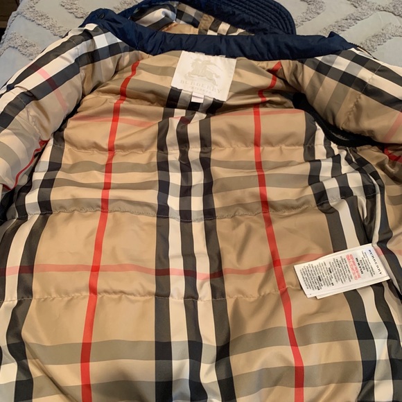 COPY - 💯 Authentic Burberry Boys Outdoor Vest - Picture 5 of 6
